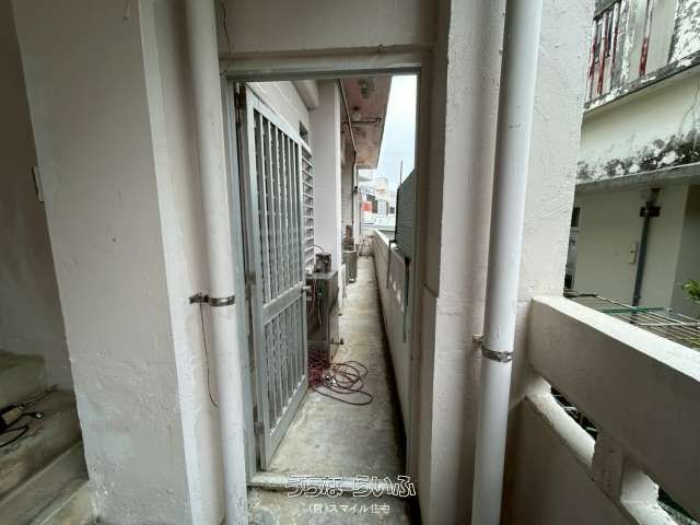 4LDK Pet-Friendly Apartment for Rent in Okinawa City - Thumbnail 2