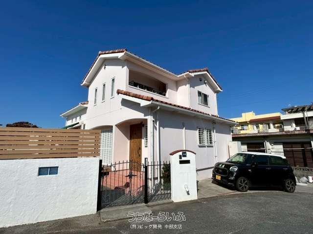 Spacious 4LDK Detached House for Rent in Okinawa City - Thumbnail 2