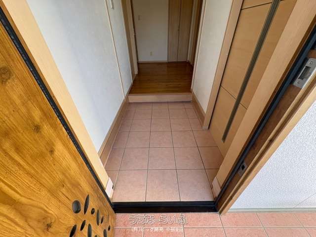 Spacious 4LDK Detached House for Rent in Okinawa City - Thumbnail 3