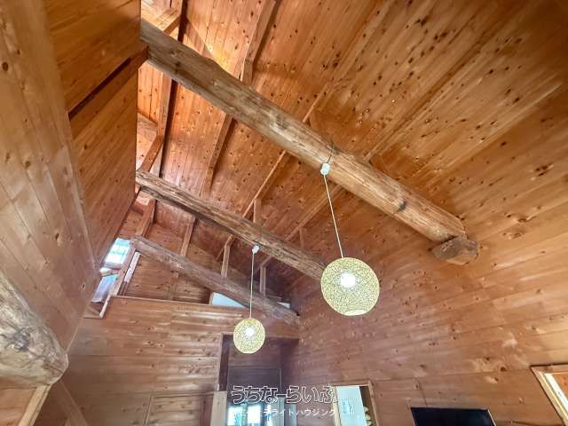Log House for Sale in Onna Village, Okinawa Resort Area - Image 1