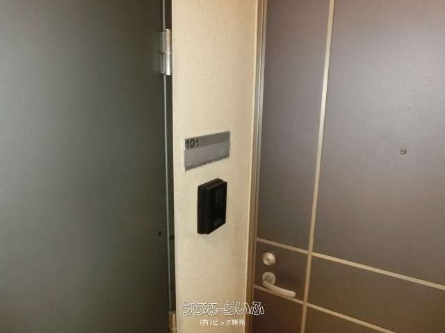 Bonheur House II 101: Zero Initial Cost 1R Apartment in Haebaru, Okinawa - Thumbnail 2