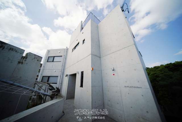 N-FLAT07 Rental House in Urasoe with Rooftop Jacuzzi - Image 1