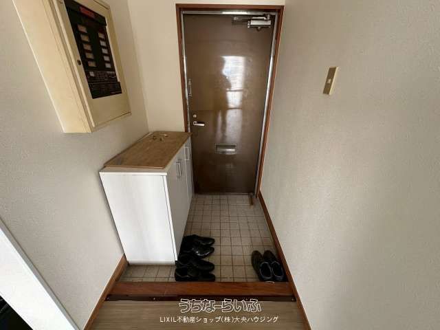 1LDK Apartment for Rent in Naha, Okinawa with Balcony & Views - Thumbnail 3