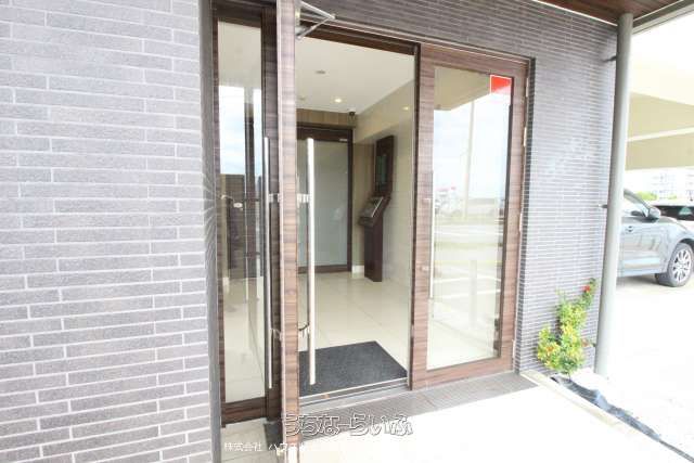 Renovated 3LDK Apartment with Ocean View in Urasoe, Okinawa - Thumbnail 3