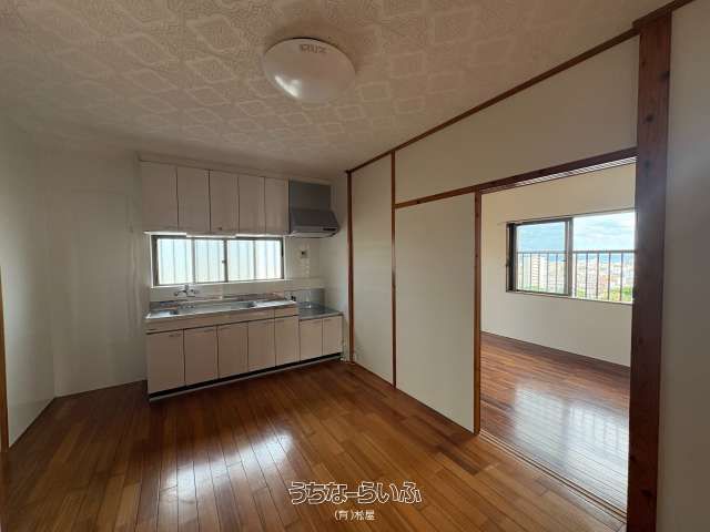 Sunflower 301: 3DK Apartment for Rent in Okinawa City - Thumbnail 4