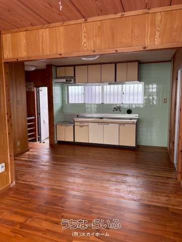 Co-op Isa 2LDK Apartment for Rent in Okinawa City - Thumbnail 4