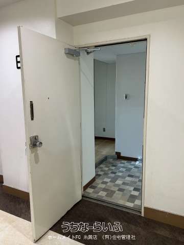 1K Apartment for Rent in Naha, Okinawa with Excellent Views - Thumbnail 3