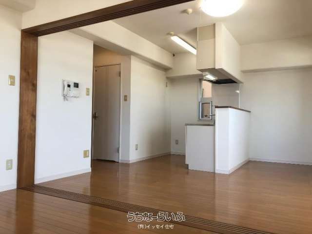 Garden Hills Makiminato 702: 2LDK Rental with Ocean View in Urasoe - Thumbnail 3