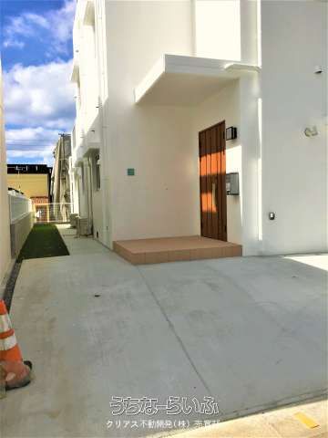 3LDK Detached House with Sea View in Yomitan Village, Okinawa - Thumbnail 3