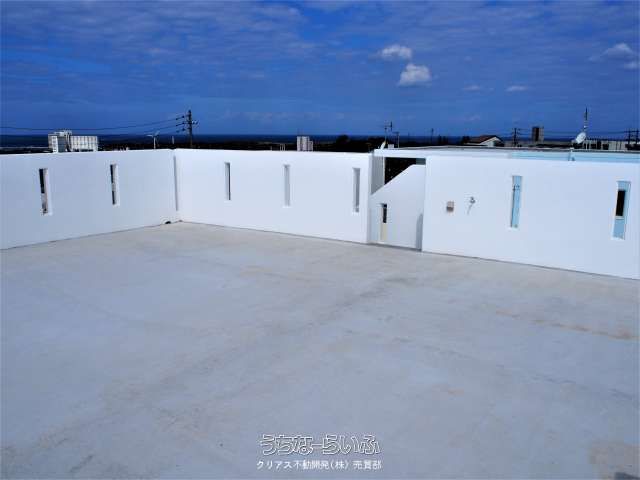 3LDK Detached House with Sea View in Yomitan Village, Okinawa - Image 1
