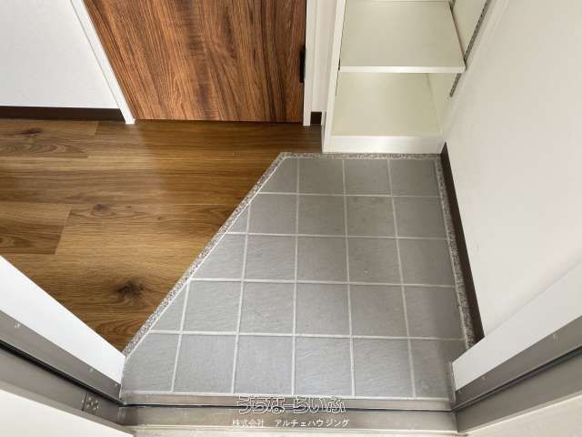 Furnished 1R Apartment in Naha Kume | Auto-lock, Near Monorail - Thumbnail 3