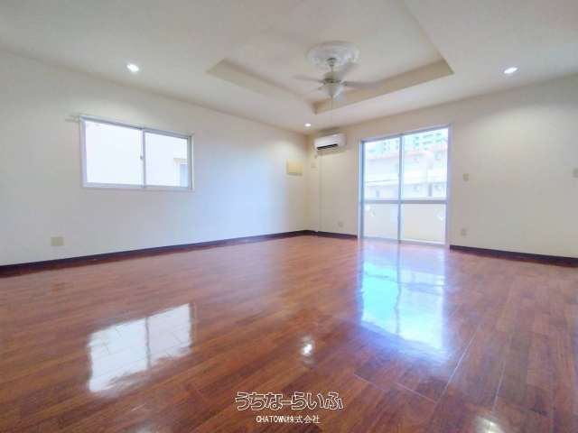 4LDK Apartment Building for Sale in Chatan, Okinawa - 158M Yen - Thumbnail 3