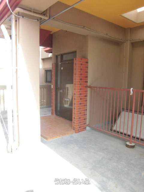 2LDK Corner Apartment for Rent in Naha, Okinawa - Near Monorail - Thumbnail 3