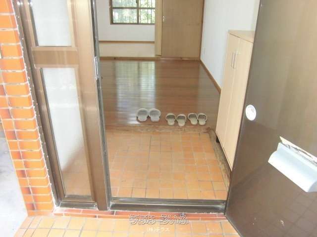 2LDK Corner Apartment for Rent in Naha, Okinawa - Near Monorail - Thumbnail 4