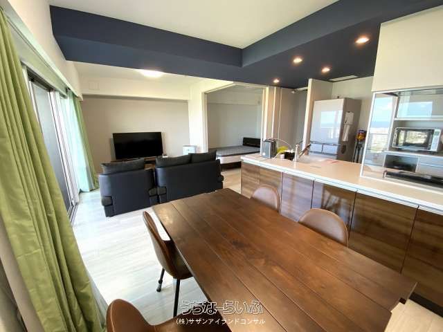 Alphastates Chatan Hills 3LDK Condo with West Coast Views - Thumbnail 3