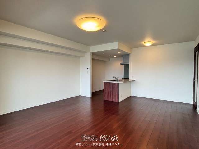 Alture Mihama 2LDK Ocean View Condo in Chatan, Okinawa - Thumbnail 3