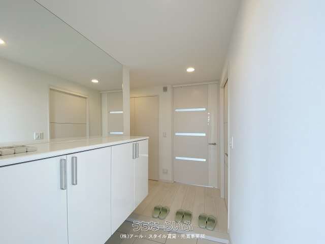Ocean View 2LDK Apartment for Sale in Naha, Okinawa - Thumbnail 4