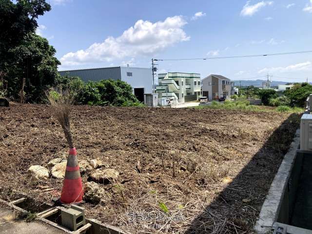 301m² Land for Sale in Quiet Yomitan, Okinawa - Thumbnail 3