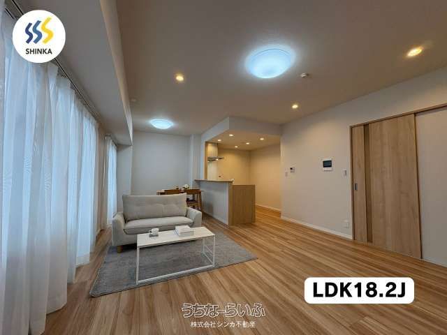 Modern 4LDK Apartment with Renovation in Toyosaki, Okinawa - Thumbnail 4