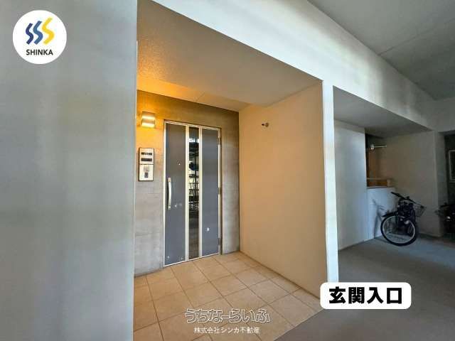Modern 4LDK Apartment with Renovation in Toyosaki, Okinawa - Thumbnail 2
