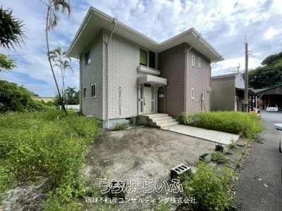 Unique 2LDK House on Corner Lot in Yomitan, Okinawa - Thumbnail 3
