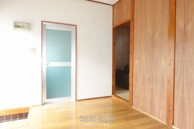 Irabu Apartment 103: Affordable 2K Rental in Ginowan, Okinawa - Thumbnail 3