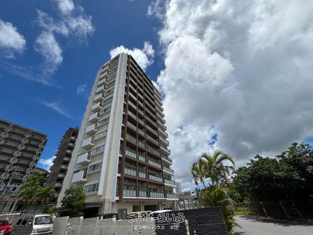 2LDK Apartment in Comfort Yamazato Rycom Tower, Okinawa City - Thumbnail 2