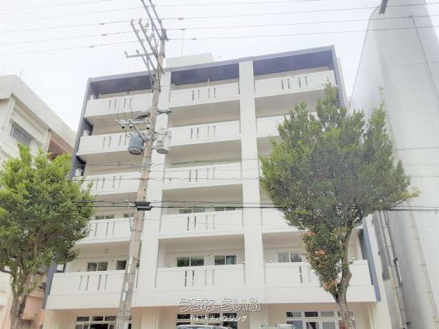 1LDK Apartment for Rent in Tomari, Naha City, Okinawa - Thumbnail 2