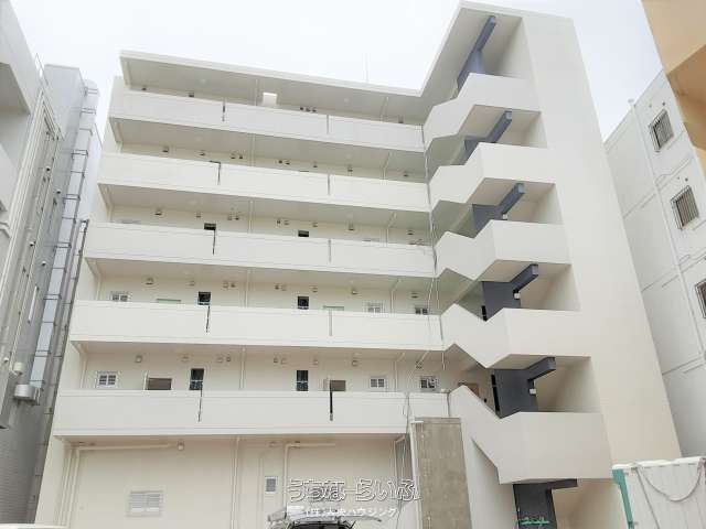 1LDK Apartment for Rent in Tomari, Naha City, Okinawa - Image 1