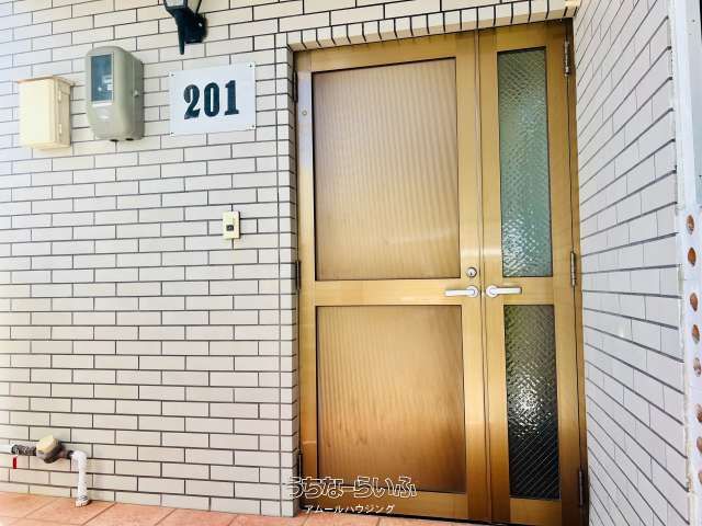 Spacious 2LDK Apartment for Rent in Okinawa City - Thumbnail 3