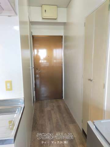 1-Room Condo for Sale in Naha Matsukawa, Okinawa - 5 Million Yen - Thumbnail 4