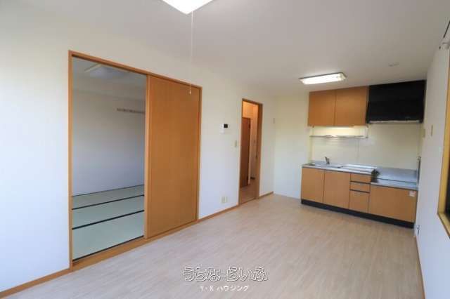 Esperansa Calm B201 2DK Apartment for Rent in Okinawa City - Thumbnail 3