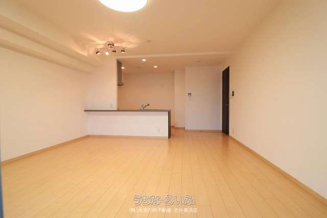 Altuere Mihama 2LDK Condo with Sea View in Chatan, Okinawa - Thumbnail 4