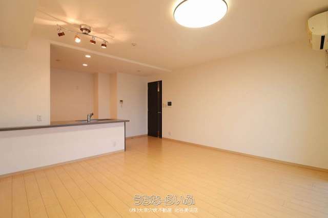 Altuere Mihama 2LDK Condo with Sea View in Chatan, Okinawa - Thumbnail 3