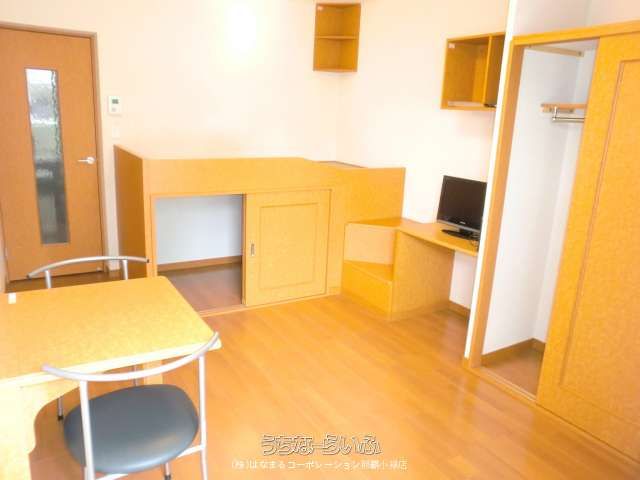 Leopalace Mekaru 205: Furnished 1K Apartment for Rent in Okinawa City - Thumbnail 2