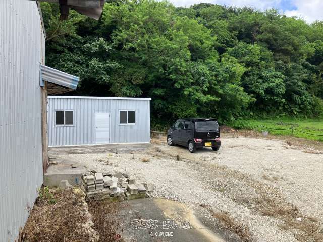 2783.8 sqm Land with Warehouses for Sale in Yonabaru, Okinawa - Thumbnail 3
