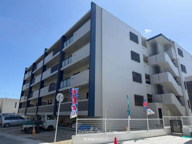 New Pet-Friendly 2LDK Apartment for Rent in Okinawa City - Thumbnail 2