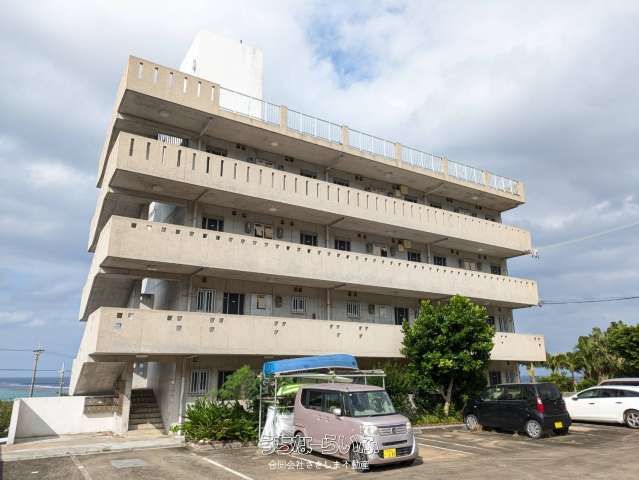 Ocean View 18-Unit Apartment Building for Sale in Ishigaki's Kabira - Thumbnail 2