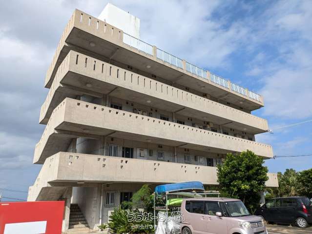 Ocean View 18-Unit Apartment Building for Sale in Ishigaki's Kabira - Thumbnail 3