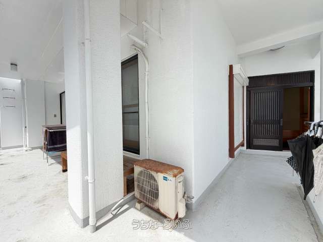 9LDK House for Sale in Chatan, Okinawa - 238m² - Thumbnail 4