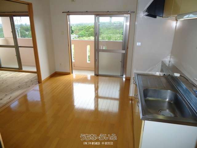 Oasis Hana Hana 101: 2LDK Apartment for Rent in Kin, Okinawa - Thumbnail 3