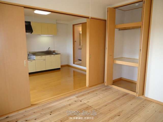 Oasis Hana Hana 101: 2LDK Apartment for Rent in Kin, Okinawa - Thumbnail 2