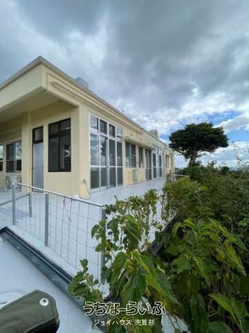 1879㎡ Land with House in Nishihara Town, Okinawa | Hilltop Property - Thumbnail 2