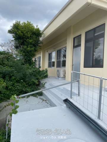 1879㎡ Land with House in Nishihara Town, Okinawa | Hilltop Property - Thumbnail 4