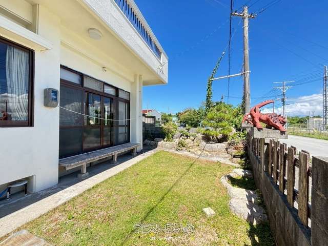 4LDK House for Sale in Nago, Okinawa with Ocean Views - Thumbnail 3