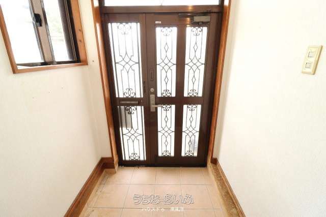 7LDK Detached House with Solar Panels for Sale in Nanjo City, Okinawa - Thumbnail 2