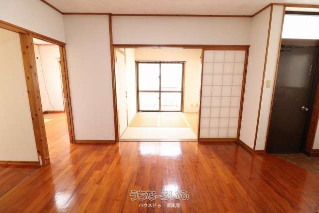 7LDK Detached House with Solar Panels for Sale in Nanjo City, Okinawa - Thumbnail 3