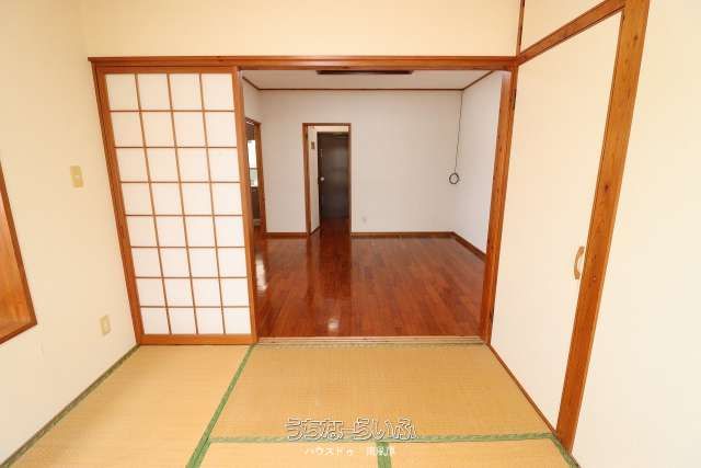 7LDK Detached House with Solar Panels for Sale in Nanjo City, Okinawa - Thumbnail 4