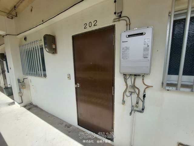 Maison Castle 202: 2DK Apartment for Rent in Urasoe, Okinawa - Thumbnail 2