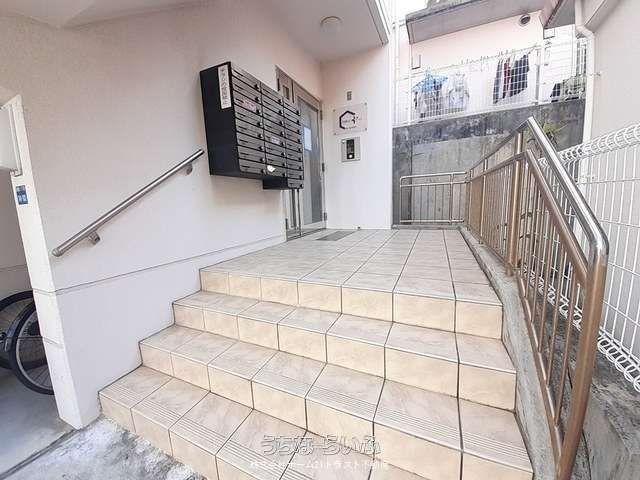 1K Apartment for Rent in Naha, Okinawa - Near Omoromachi Station - Thumbnail 3